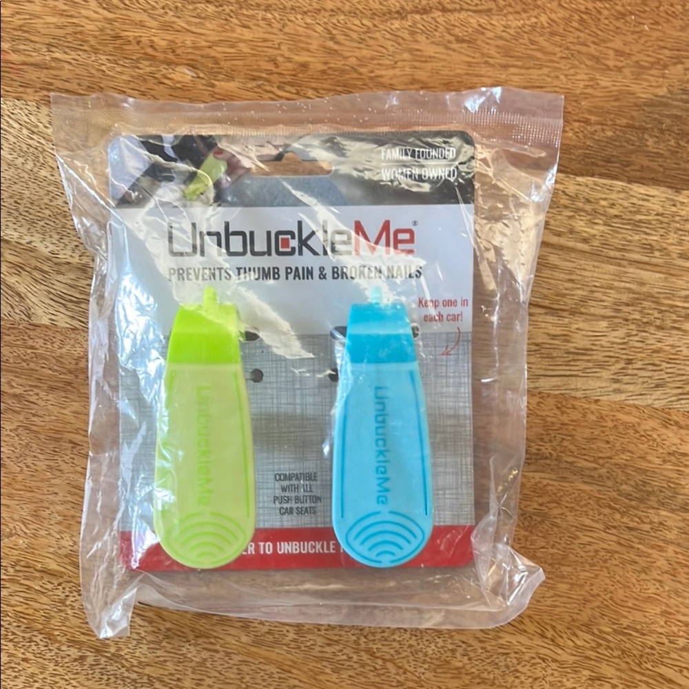 Buckle Kids Car Seat Buckle Release Tool - Green and Blue